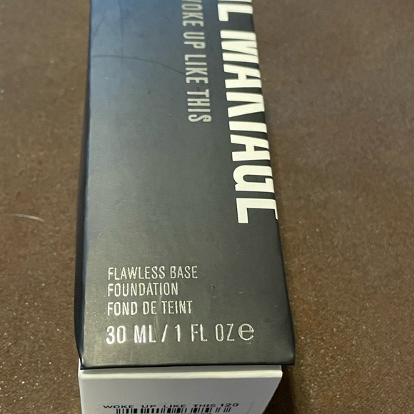 IL MAKIAGE Woke up like this foundation - Picture 4 of 4